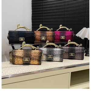 Bolsos de Moda para Mujer, Bolsos de Hombro Minimalistas y Elegantes con Asas Rígidas Distintivas para Estilo Cruzado - Product Image 1