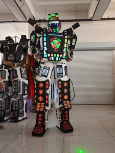 Traje <span class=keywords><strong>de</strong></span> Robot Gigante Luminoso con Luces LED Eléctricas para Actuaciones <span class=keywords><strong>de</strong></span> Baile en Fiestas <span class=keywords><strong>de</strong></span> Navidad y Halloween, con Pantalla en el Pecho - Product Image 4