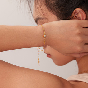 สร้อยข้อมือสแตนเลสพร้อมจี้ทรงสี่เหลี่ยมประดับเพชรซิร์คอนชุบทองรูปทรงเรขาคณิตสำหรับผู้หญิงเป็นของขวัญเครื่องประดับ - Product Image 3