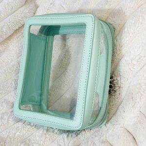 Neceser de Maquillaje Transparente de PVC con Cierre de Cremallera, Organizador de Artículos de Aseo con Logotipo Personalizado, Estuche de Cosméticos Impermeable de Cuero PU para Viaje - Product Image 4