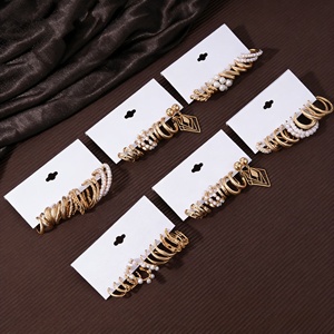 Nouvel ensemble de boucles d'oreilles créoles en acrylique plaqué or avec perles et papillons pour femmes, bijoux en métal ajouré - Product Image 3