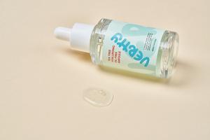 Ampoule à l'acide hyaluronique et à l'arbre à thé pour peaux grasses Sérum hydratant en profondeur sans huile Minimisation des pores et contrôle de la brillance - Product Image 5