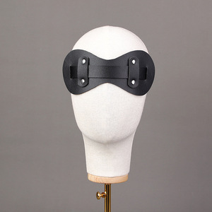 Masque pour les yeux en cuir noir bloquant la lumière pour adultes, accessoire érotique - Product Image 3