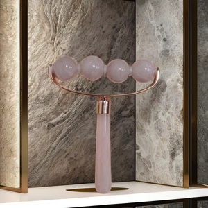 Masseur de cheveux à rouleau de jade avec manche en bois Outil de spa en cristal de pierre de Guasha naturelle pour les soins du cuir chevelu et la relaxation d'acupuncture - Product Image 3