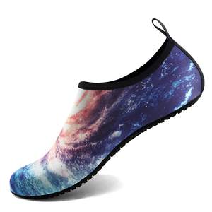 Vente en gros de <span class=keywords><strong>chaussures</strong></span> de plage antidérapantes <span class=keywords><strong>Chaussures</strong></span> d'eau pour hommes et femmes avec semelles en caoutchouc PU Chaussettes de plongée été hiver printemps automne - Product Image 3