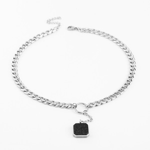 สร้อยคอไทเทเนียมสตีลแบบยูนิเซ็กซ์ จี้รูปหกเหลี่ยมทรงเรขาคณิต ดีไซน์เรียบง่าย สีเงิน เหมาะสำหรับใส่ทุกวัน - Product Image 3