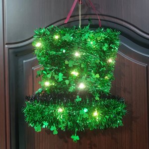 Décoration murale de fête en plastique vert avec breloque chapeau trèfle irlandais pour la Saint-Patrick - Product Image 4