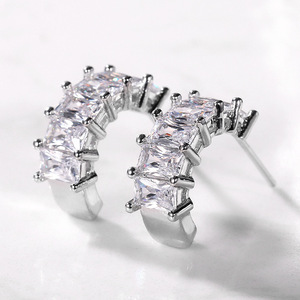 Eleganti Orecchini a Cerchio a C per Donne, Gioielli Scintillanti alla Moda Estiva, Vendita all'Ingrosso - Product Image 2