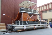 Salle de bain de table de bar de bateau de ponton en aluminium à deux étages de 30 pieds pour le divertissement familial, les croisières et le moteur hors-bord