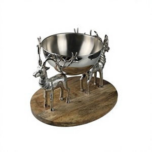 Bol de service de fruits en argent de pièce maîtresse de table avec base en bois bol de cerf en aluminium argenté au design vintage pour la décoration de la maison - Product Image 1