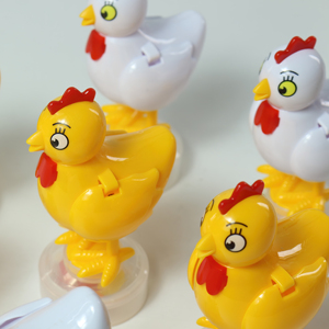 <span class=keywords><strong>Mini</strong></span> <span class=keywords><strong>distributeur</strong></span> en plastique en gros, jouet poulet qui pond des œufs avec des bonbons - Product Image 4