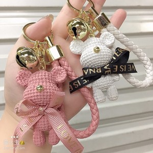 พวงกุญแจขนเรซินที่มีชื่อเสียงทางอินเทอร์เน็ตผูกโบว์ไหมพรม3D ตุ๊กตากระต่ายหมีพวงกุญแจสไตล์การ์ตูนน้ำหนักเบาของขวัญคู่จี้กุญแจขายส่ง - Product Image 4