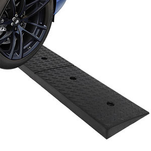 Rampe de trottoir en caoutchouc robuste (noir + jaune) avec limitation de vitesse de 1 à 5 mph, vente en gros directement du fabricant pour l'exportation mondiale - Product Image 1