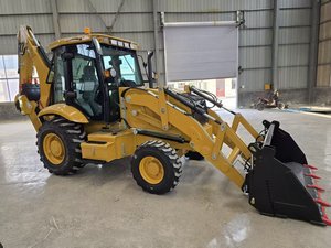 Chargeuse-pelleteuse Caterpillar 420F IT d'occasion, version à pivot central, haute capacité de levage - Product Image 6