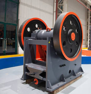 Ligne de production mobile de concassage et de fabrication de sable avec concasseurs à mâchoires et à marteaux - Product Image 1