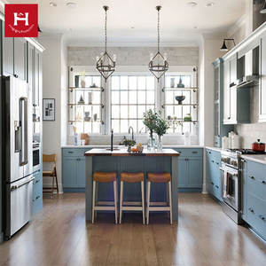 HAPPY HOUSES Ensemble d'armoires de <span class=keywords><strong>cuisine</strong></span> en bois massif de style farmhouse américain avec îlot, armoire <span class=keywords><strong>bleu</strong></span> clair personnalisée pour villa - Product Image 3