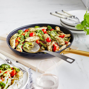 Juego de Utensilios de Cocina de Cerámica Antiadherente de 5 Piezas con Tapa de Vidrio y Asas de Acero Inoxidable, Apto para Lavavajillas y Horno - Product Image 4