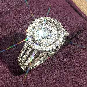 Anello in Oro Bianco con Diamante Taglio Ovale Naturale, Gioiello da Donna per Fidanzamento, Colore G con Pietre Laterali - Product Image 3