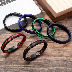 Bracelet en cuir PU tressé de style punk minimaliste avec fermoir magnétique en alliage, bracelet pour homme tissé à la main, bijoux - Product Image 1