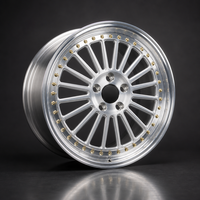 Nouvelle jante en alliage d'aluminium forgé 2 pièces, finition usinée argentée, boulons dorés, design à déport profond, logo personnalisé, jante de voiture 18-22 pouces, pour rétrofit/amélioration