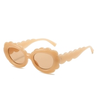 Nouveautés 2025 Lunettes de soleil rectangulaires en plastique tendance UV 400 Enfants Styles mignons en forme de cœur Logo personnalisé Lunettes de soleil pour filles et garçons
