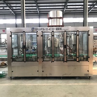 Ligne de production entièrement automatique de machine de remplissage d'eau potable de table minérale de bouteille de vin vodka 3 en 1 à l'échelle commerciale