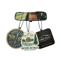 Désodorisant de voiture suspendu AeroFresh avec logo personnalisé, parfum longue durée en papier pour l'intérieur de la voiture, fabricant B2B en gros
