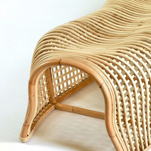 Chaise longue d'extérieur en rotin tressé à la main, design incurvé, banc en osier naturel - Product Image 1