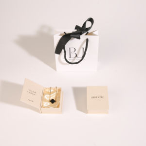 Boîte d'emballage de bijoux en papier écologique de style livre carré réutilisable personnalisée, fermeture magnétique - Idée cadeau premium pour la Saint-Valentin - Product Image 5