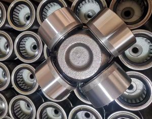 Шарнир карданный (универсальный) для автомобилей, лучшая цена, размеры: 29x70x96мм, 27x81.75мм, 35x110мм, 38x112мм, 24x61мм, артикул 8-97947-645-0 - Product Image 5