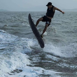 Équipement de sports nautiques Jetsurf en fibre de carbone 10000W 52KM/H SUP Planche de surf électrique alimentée par jet - Product Image 3