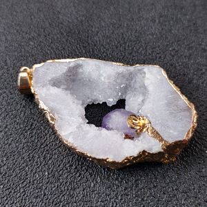 Colgante de Cristal Natural <span class=keywords><strong>Irregular</strong></span> en Bruto, Rodaja de Ágata Hueca con Incrustaciones de Amatista y Borde Dorado, Accesorios para Colgantes - Product Image 2
