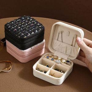 Boîte de rangement élégante pour bijoux de voyage, vente en gros, étui portable pour femmes pour boucles d'oreilles, bagues et colliers - Product Image 2