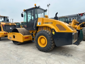 Compacteur vibrant à tambour unique XS223J d'occasion à faible kilométrage, pour projets de pavage de villages - Product Image 6