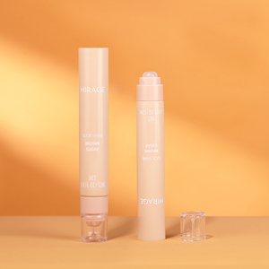 Brillo Labial de Punta Larga y Delgada de 10 ml, Color Blanco, en Tubo Exprimible con Aplicador Transparente - Product Image 4