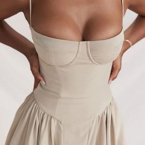 Robe midi personnalisable pour femme, en satin de haute qualité, col en V, sans manches, avec poches latérales et taille basse - Product Image 2