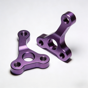 Pièces usinées CNC sur mesure en aluminium et acier inoxydable de haute précision OEM, services de fraisage et tournage, finition anodisée violette et polissage. - Product Image 1