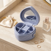 Boîte à bijoux en forme de cœur, étui de rangement portable en PU avec miroir, doublure en velours doux pour bagues, boucles d'oreilles, cadeau de voyage