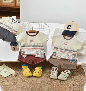 Les nouveaux costumes pour garçons et enfants sont de haute qualité, avec des t-shirts et des vestes courtes douces. - Product Image 1