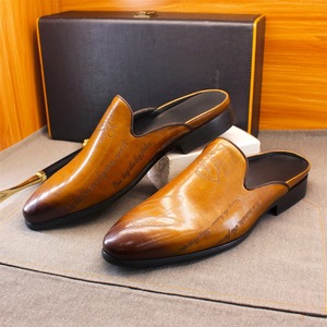 รองเท้าแตะฤดูร้อนสำหรับผู้ชายขนาดใหญ่ ปิดนิ้วเท้า หนังแท้ ลายนูน สไตล์ธุรกิจ กันลื่น สวมใส่สบาย ระบายอากาศได้ดี - Product Image 2