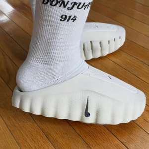 Nouvelles pantoufles de sport de marque 2026 de haute qualité pour hommes et femmes, mules respirantes à semelle massante perforée - Product Image 4