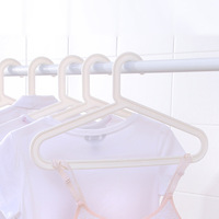 Cintre en plastique personnalisé antidérapant, cintre imperméable pour manteaux, jupes et costumes, organisateur de placard gain de place
