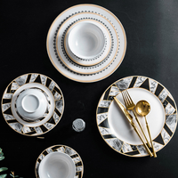 Lot de vaisselle en porcelaine géométrique dorée de style européen pour desserts, gâteaux, snacks, steaks et apéritifs – Idéal pour la restauration