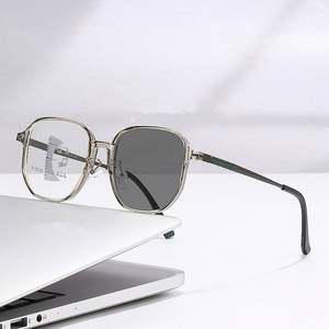 Gafas Progresivas Multifocales de Moda 2025, Gafas de Lectura Fotocromáticas con Protección Contra la Luz Azul para Mujer - Product Image 3
