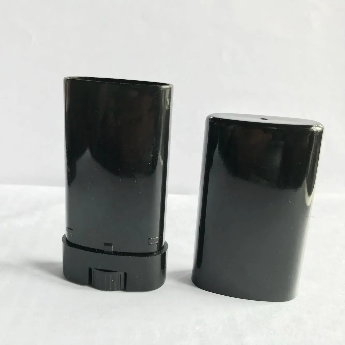 15g oval balm tubes with snap lid in white and black color,oval lip tube