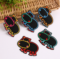 Écussons d'hippopotame brodés au design personnalisé accessoire de logo en tissu tissé thermocollant insigne de style à coudre pour chapeau sergé de transfert de chaleur