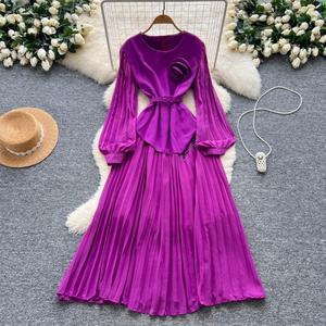 Abbigliamento di Lusso per Donne con Ricami Floreali e Maniche a Lanterna - Product Image 1