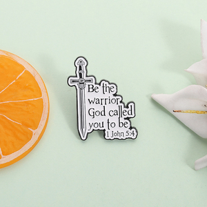 เป็นนักรบพระเจ้าเรียกคุณว่าเข็มเคลือบดาบและโล่เข็มกลัดปกเสื้อเครื่องประดับของขวัญสำหรับเพื่อน - Product Image 2