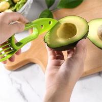 3-in-1 avocado-snijder, -pitter en -lepel van plastic voor het snijden, pletten en scheppen van avocado's, mango's en peren