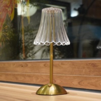 Lampe de table en verre de luxe personnalisable pour les hôtels, à intensité variable, E27, éclairage décoratif moderne nordique pour les projets hôteliers